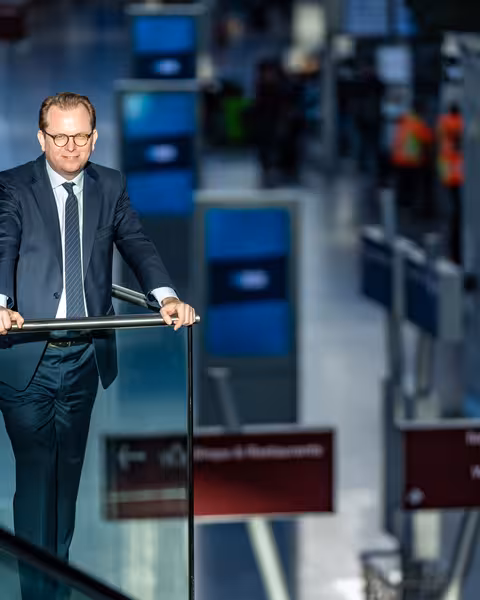 Sven von Below am Flughafen